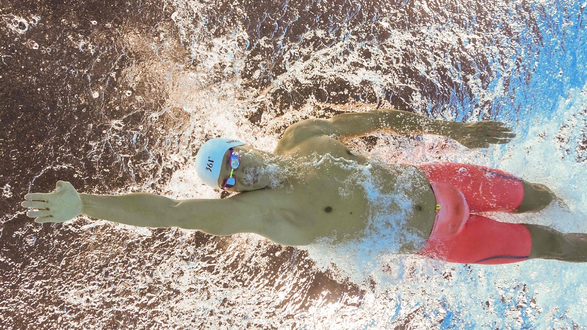 字母哥自掏腰包资助非洲青训项目，成篮球慈善先锋，字母哥非洲哪个国家