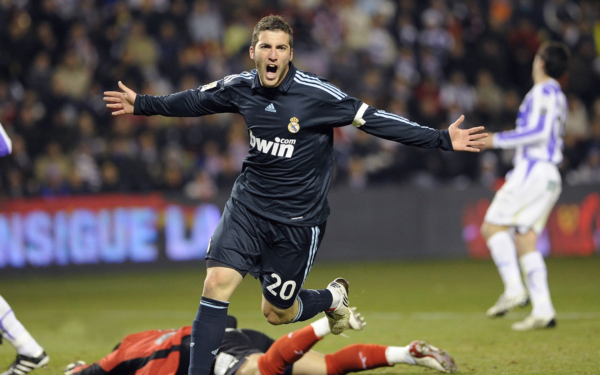 欧预赛局势动荡：有意外的一天，谁将胜出？，欧预赛最新战况